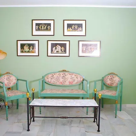 Family Al- Ana Marbella Εστεπόνα