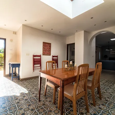 Family Al- Ana Marbella Szálloda 3*