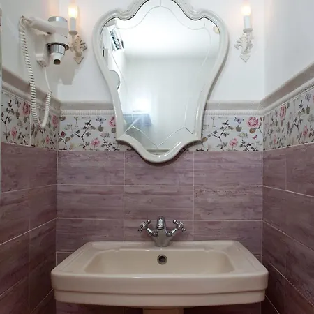 Family Al- Ana Marbella Szálloda