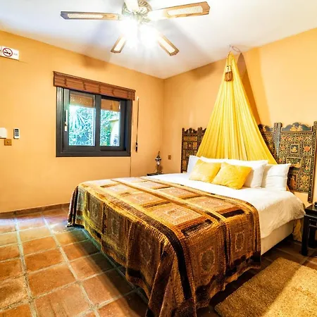 Family Al- Ana Marbella Szálloda