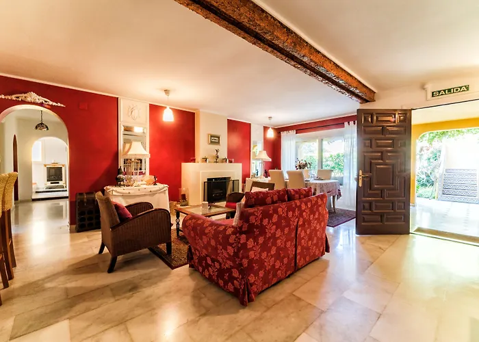 Family Al- Ana Marbella Естепона