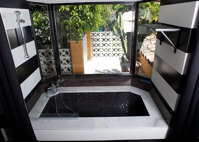 Family Al- Ana Marbella Готель 3*