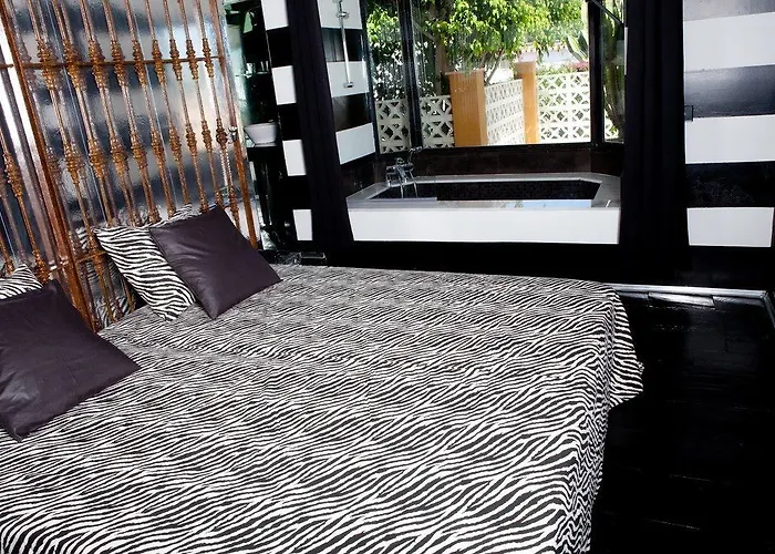 Family Al- Ana Marbella Естепона